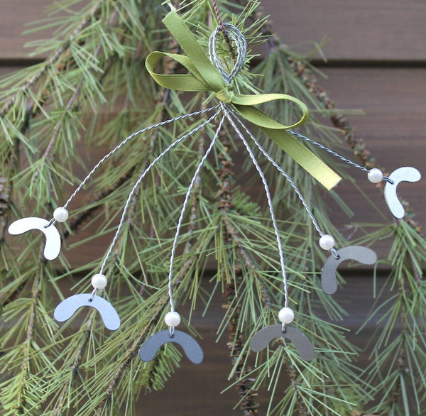 Metal Mistletoe Decoration