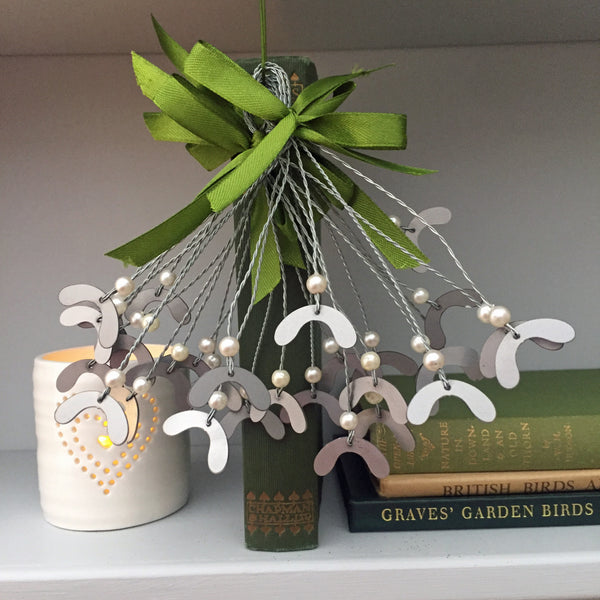 Metal Mistletoe Decoration